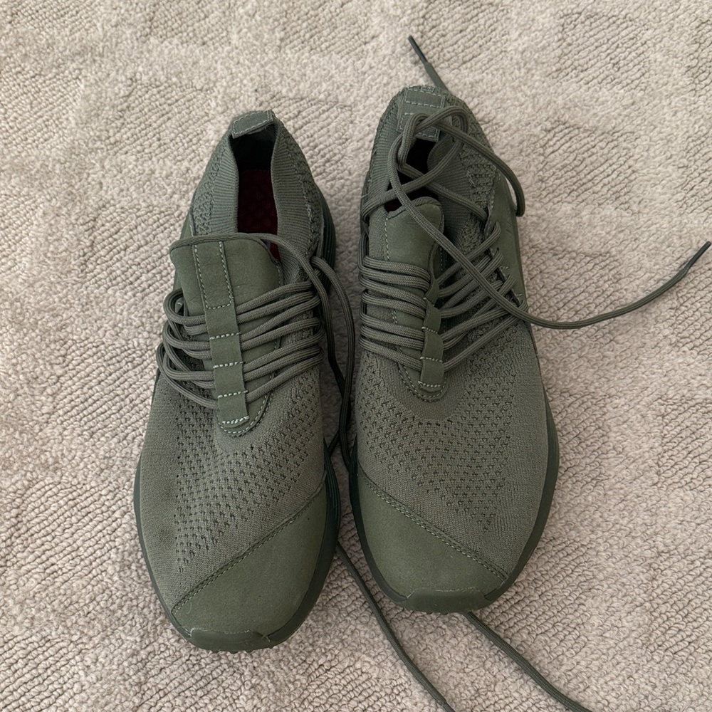 Stylish Green Women's Sneakers